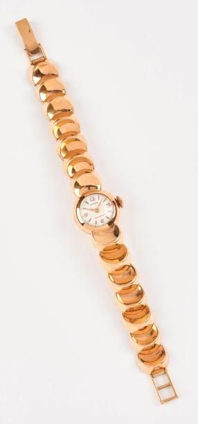RICAR


Montre bracelet de dame en or jaune...