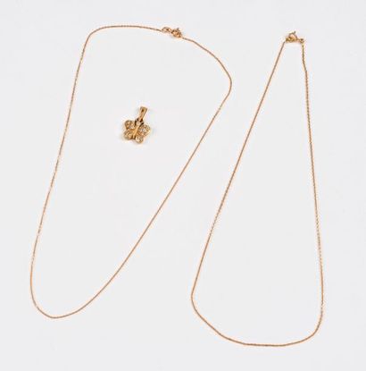 Trois bijoux or jaune (750) comprenant: 

-...