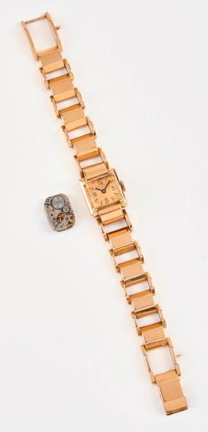UNIVERSAL


Montre bracelet de dame en or...