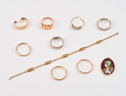 Lot débris d'alliances, bague et bracelet...
