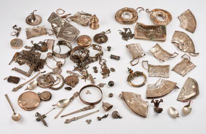 Lot d'objets en argent (min. 800), certains...