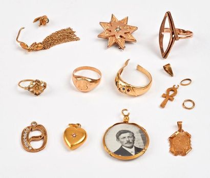 Lot débris or jaune (750) : bagues, pendentifs,...