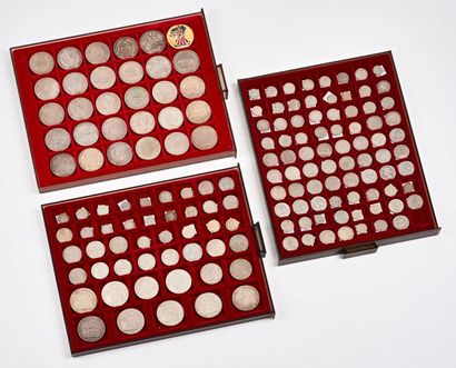 Trois plateaux de pièces américaines (dont...