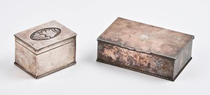 Deux boîtes :

- une en argent (925).

Le...