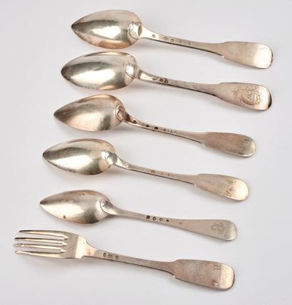 Lot de cinq cuillères diverses et d'une fourchette...