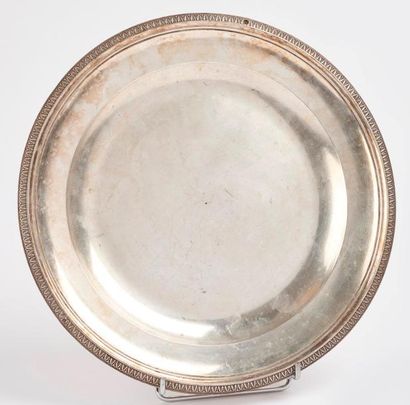 Plat circulaire en argent (950) à décor en...