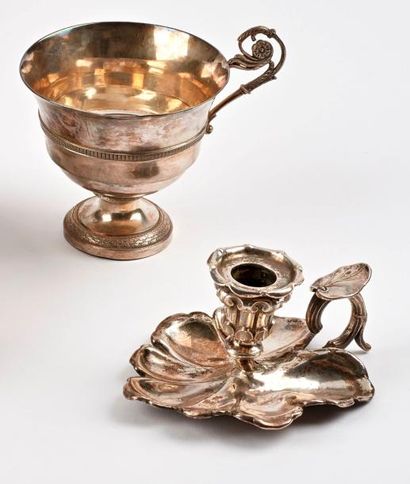 Tasse sur piédouche en argent (950).

Département,...