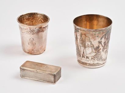 Lot en argent (950) :

- deux timbales tronconiques...