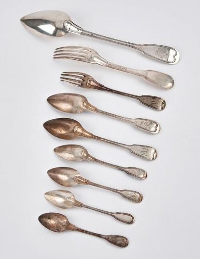 Cuillère à ragout et lot de couverts dépareillés...