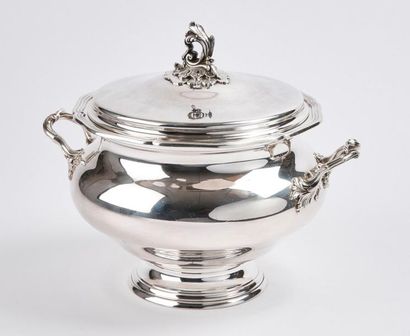 Soupière circulaire sur piédouche en argent...