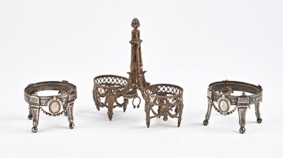 Trois montures de salerons à décors Néoclassiques...