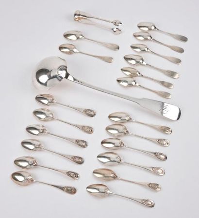 Lot de cuillères à thé en argent (950) :

-...