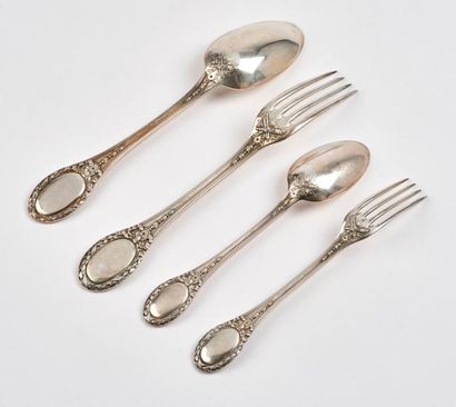 Deux séries de six couverts (de table et...