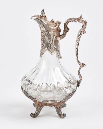 Aiguière en verre incolore à cotes internes...