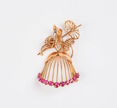 Broche en ors jaune et gris (750) figurant...