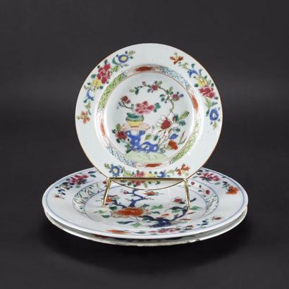 CHINE

Trois assiettes (deux plates et une...