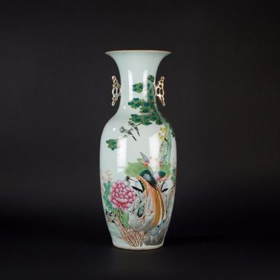 CHINE

Grand vase en porcelaine à décor de...