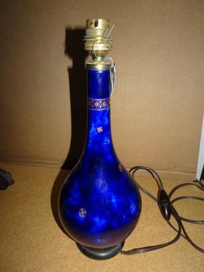 Dans le goût de Sèvres

Vase bouteille.

En...
