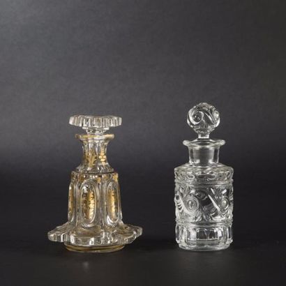 BACCARAT

- Flacon en cristal moulé à décor...