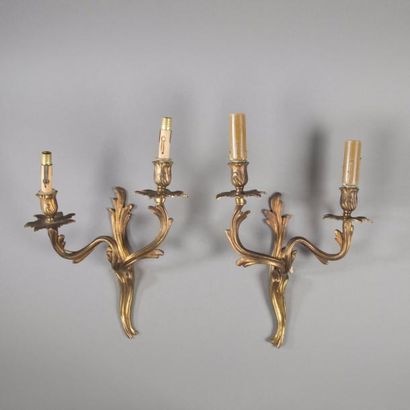 Paire d'appliques en bronze doré à deux bras...
