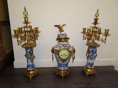 Garniture de cheminée comprenant : 

- Une...