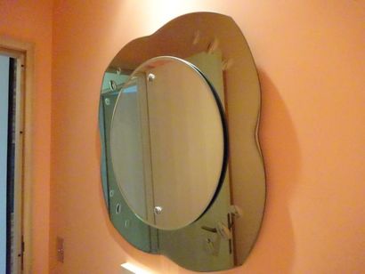 Miroir de forme quadrilobé à fond en verre...