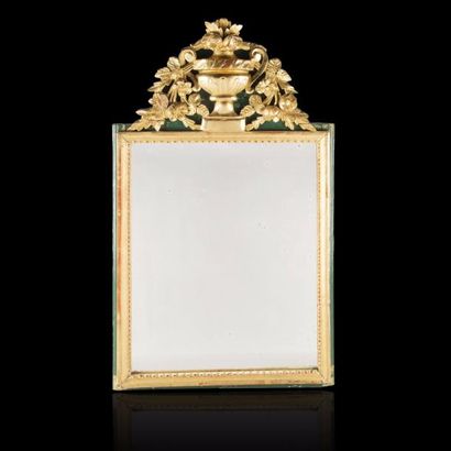 Miroir rectangulaire dans un encadrement...
