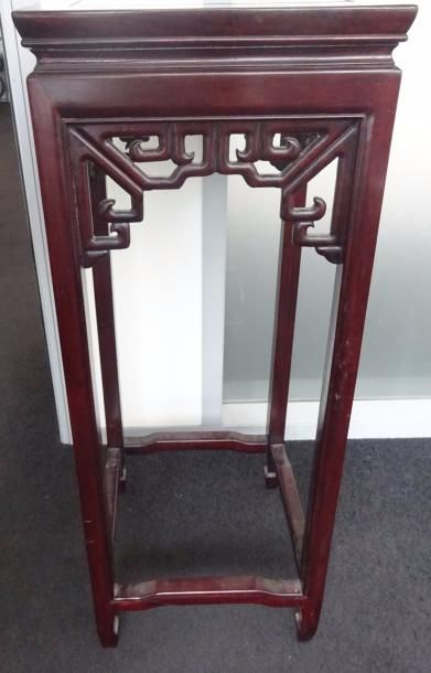 CHINE

Sellette en bois exotique rouge à...