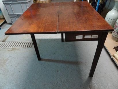 Table à plateau dépliant en noyer, reposant...