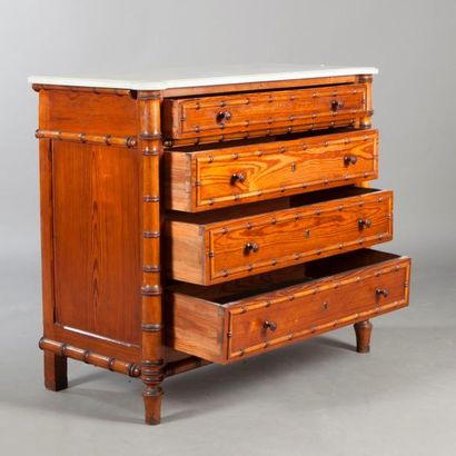Commode façon bambou en pitchpin ouvrant...