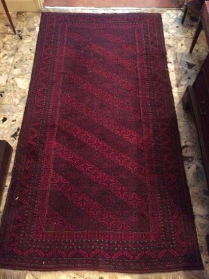 BELOUTCH

Tapis en laine à décor de lignes...