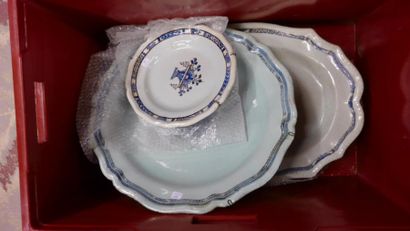 Lot de plats en faïence FORGES et ROUEN comprenant...