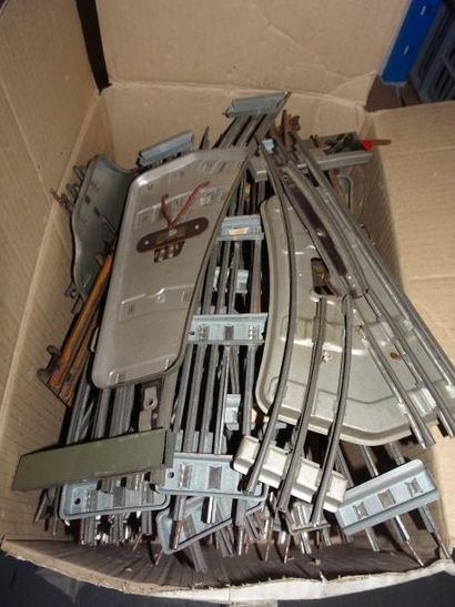 Carton de rails de trains, avec aiguilla...