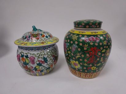 CHINE XXÈME SIÈCLE


Ensemble de deux vases...
