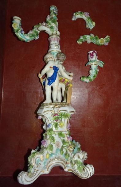 Candélabre en porcelaine à quatre bras de...