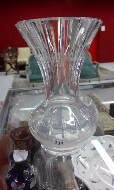 BACCARAT


Vase en cristal incolore de forme...
