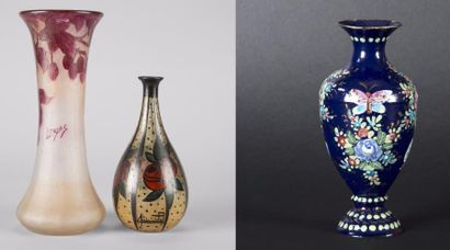 LEGRAS


Petit vase cornet en verre marmoréen...