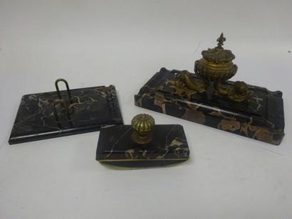 Garniture de bureau en bronze doré et marbre...