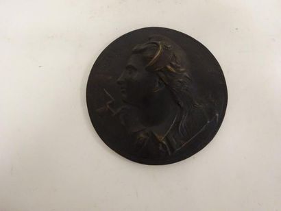 Médaillon en bronze au profil de Marianne,...