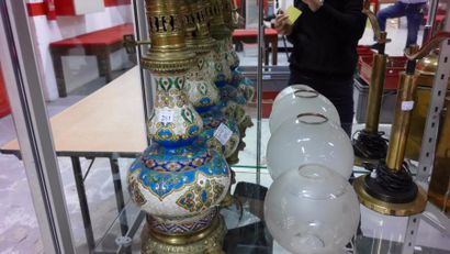 Paire de lampes à pétrole en céramique.