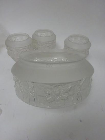 Lustre à trois lumières en métal et verres...