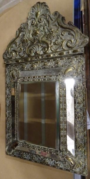 Petit miroir à parecloses en bois habillé...