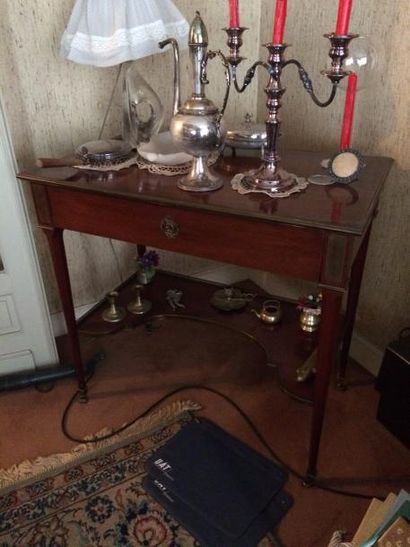 Petite table en bois et placage d’acajou,...