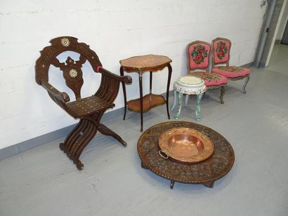 Lot de meubles :
- Fauteuil en tenaille en...