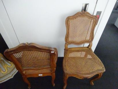 Paires de chaises à la reine en bois mouluré...