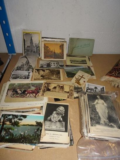 Lot de cartes postales et photos.