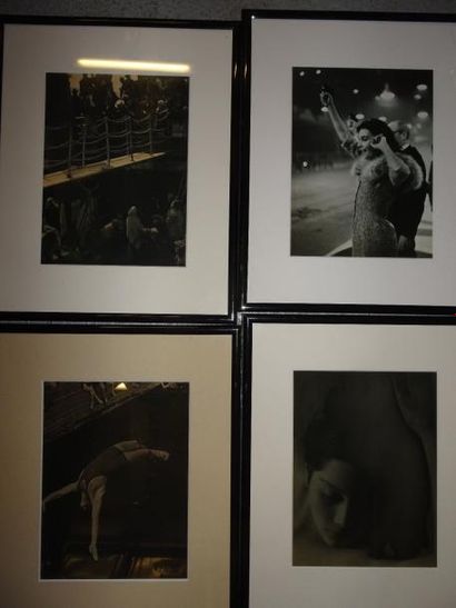 Quatre reproductions de photographies en...