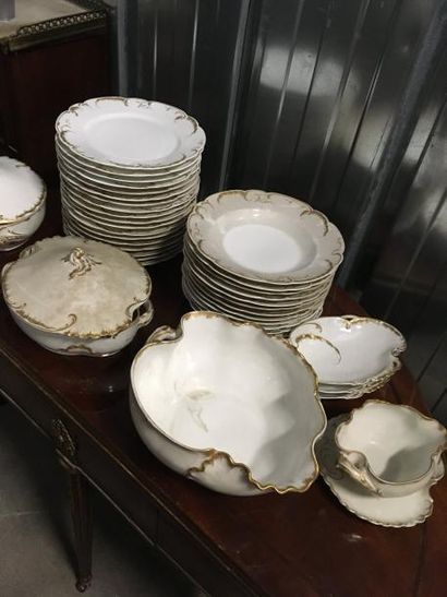 HAVILAND


Partie de service en porcelaine...