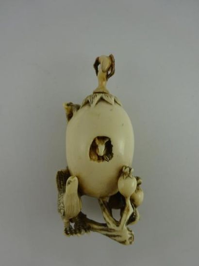 CHINE 

Tabatière en ivoire d'éléphant (pré...