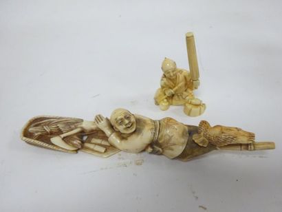 JAPON

Deux okimono en ivoire d'éléphant...